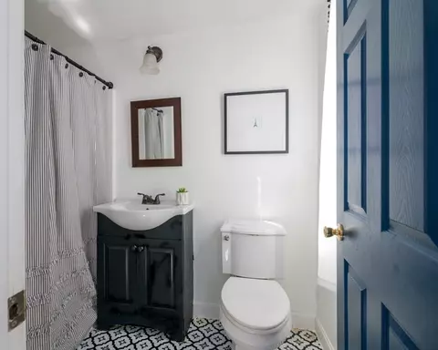 Bath - 29 Simmons Rd, Hingham, MA 02043 photo 2 of 2