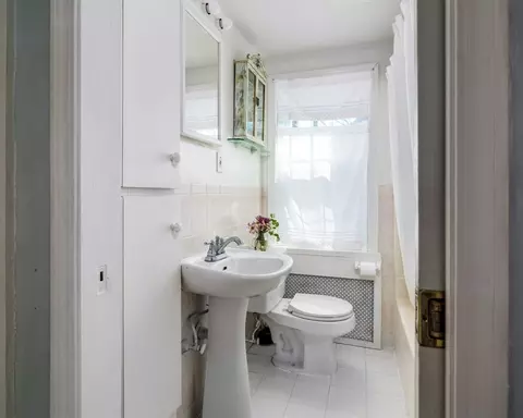 Bath - 29 Simmons Rd, Hingham, MA 02043 photo 1 of 2
