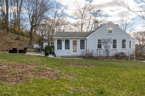 Exterior - 29 Simmons Rd, Hingham, MA 02043 photo 4 of 6