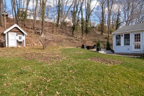 Exterior - 29 Simmons Rd, Hingham, MA 02043 photo 5 of 6