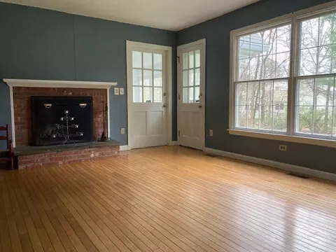 Living - 344 E Hadley Rd, Amherst, MA 01002 photo 1 of 2
