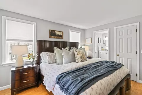 Bedroom - 255 Shootflying Hill Rd, Barnstable, MA 02668 photo 3 of 8