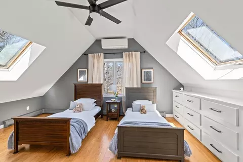 Bedroom - 255 Shootflying Hill Rd, Barnstable, MA 02668 photo 4 of 8