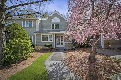 48 Heather Ct #48, Nashua, NH 03062