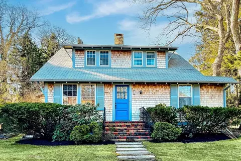 70 Tashmoo Ave, Tisbury, MA 02568