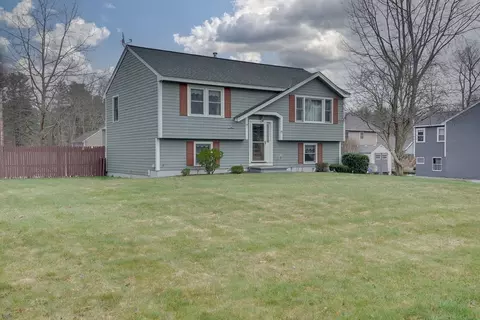 10 Walnut St, Hudson, NH 03051
