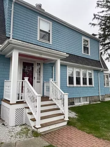 28 Davis St, Quincy, MA 02170