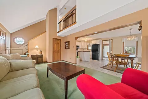 Living - 2 Winslow Ln, Wareham, MA 02571 photo 2 of 4