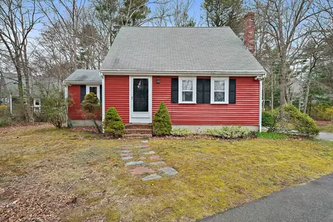2 Winslow Ln, Wareham, MA 02571