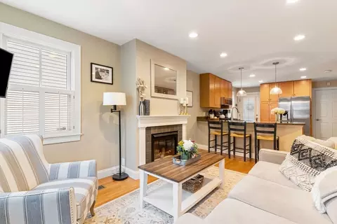 67 Green St #1, Boston, MA 02129