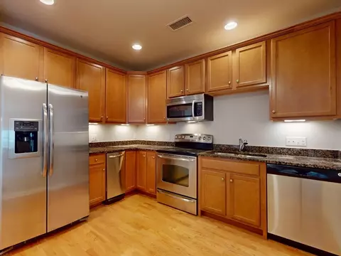 204 Clocktower Dr #6310, Waltham, MA 02452
