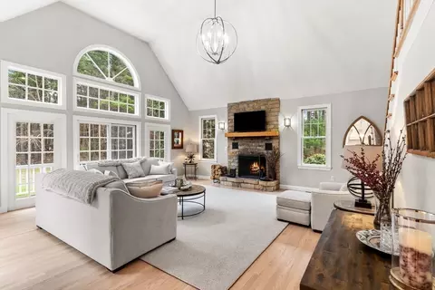 Living - 11 Barnside Rd, Boxford, MA 01921 photo 4 of 5