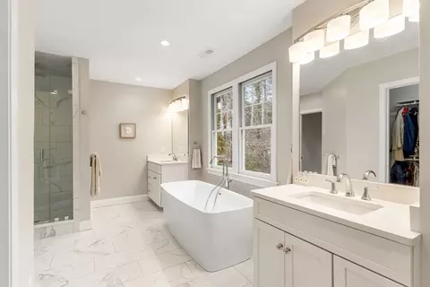 Bath - 11 Barnside Rd, Boxford, MA 01921 photo 1 of 5