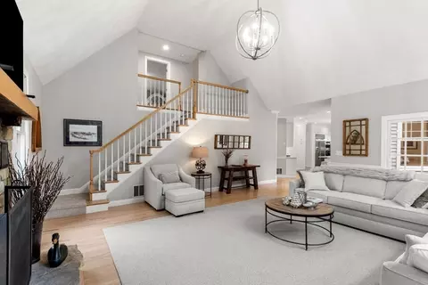 Living - 11 Barnside Rd, Boxford, MA 01921 photo 2 of 5