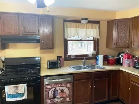 Kitchen - 8 Rocco Dr #8, Blackstone, MA 01504 photo 3 of 4