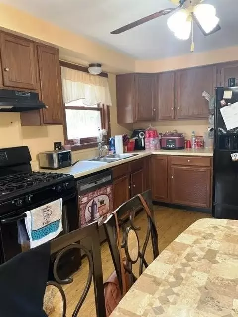 Kitchen - 8 Rocco Dr #8, Blackstone, MA 01504 photo 2 of 4