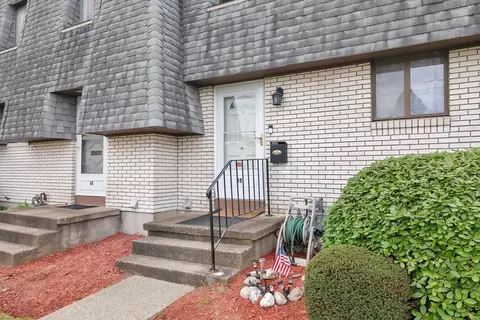 38 Beekman Dr #38, Agawam, MA 01001