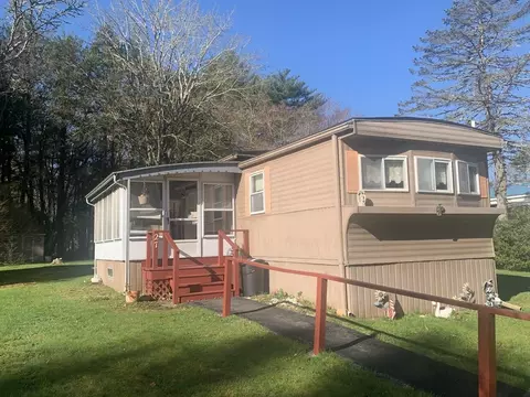 27 Natureway Cir, Halifax, MA 02338