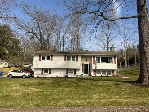 33 Westview Ter, Easthampton, MA 01027