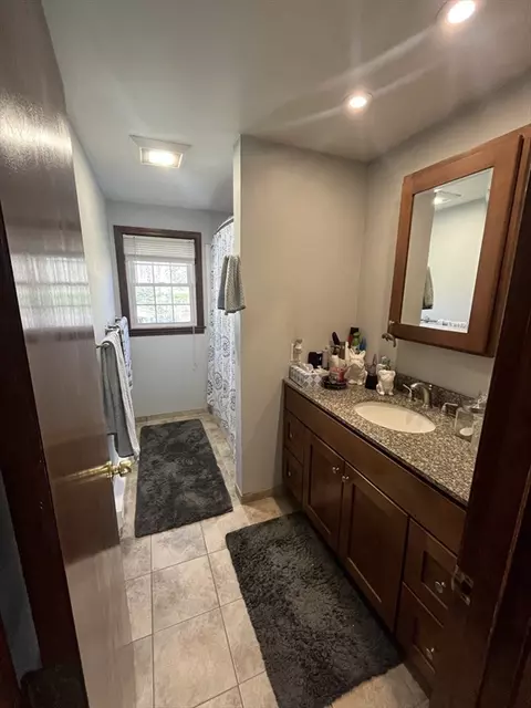 Bath - 33 Westview Ter, Easthampton, MA 01027 photo 4 of 5
