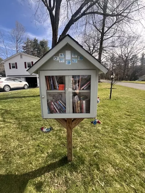 Exterior - 33 Westview Ter, Easthampton, MA 01027 photo 10 of 12