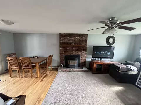 Living - 33 Westview Ter, Easthampton, MA 01027 photo 2 of 3