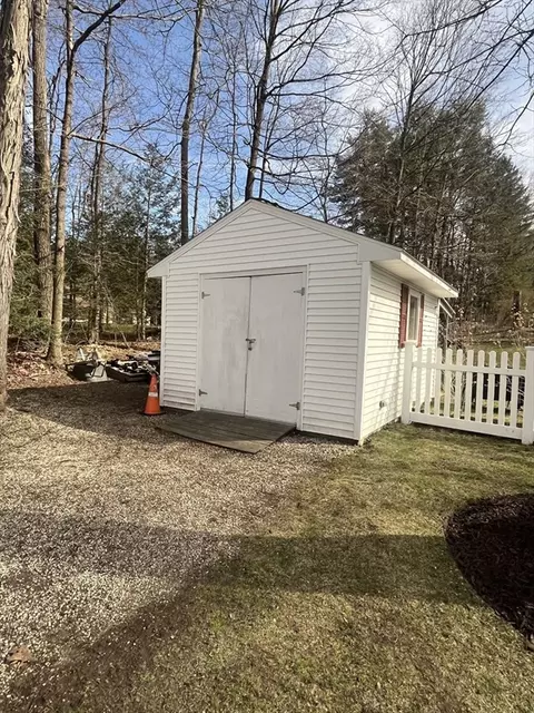 Exterior - 33 Westview Ter, Easthampton, MA 01027 photo 11 of 12