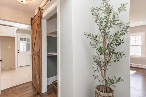 16 Orchard St, Dartmouth, MA 02747