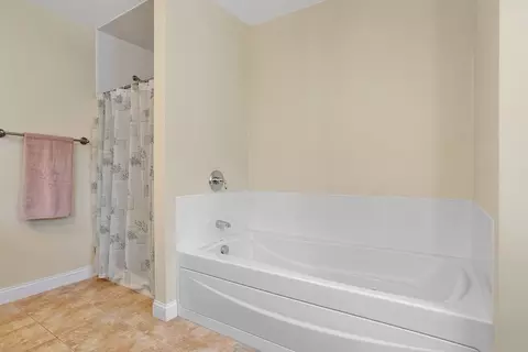 Bath - 17 Gabriel Ln #17, Acton, MA 01720 photo 2 of 3