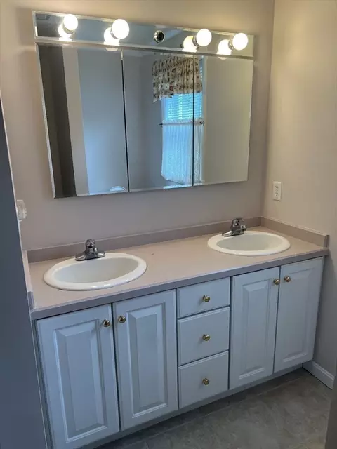 Bath - 17 Snead Dr, Mashpee, MA 02649 photo 1 of 3
