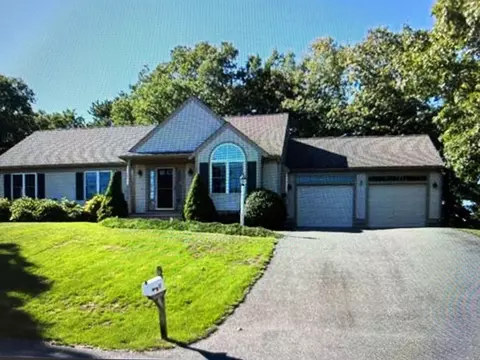 Exterior - 17 Snead Dr, Mashpee, MA 02649 photo 2 of 4