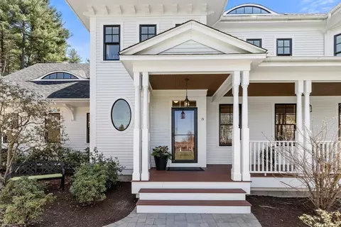 8 Abbott Ln, Bedford, MA 01730