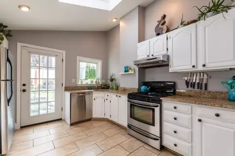12 Knowlton St, Boston, MA 02127