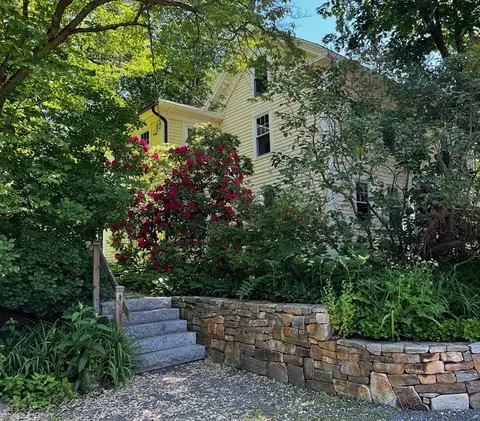 965 Bay Rd, Hamilton, MA 01982