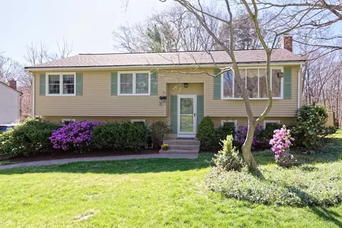 3 Sunwood Dr, Milford, MA 01757