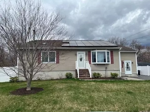 87 Mccabe St, Dartmouth, MA 02748