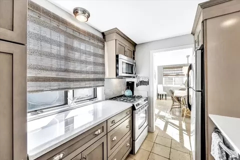 Kitchen - 6 Mashie Cir, Mashpee, MA 02649 photo 3 of 5