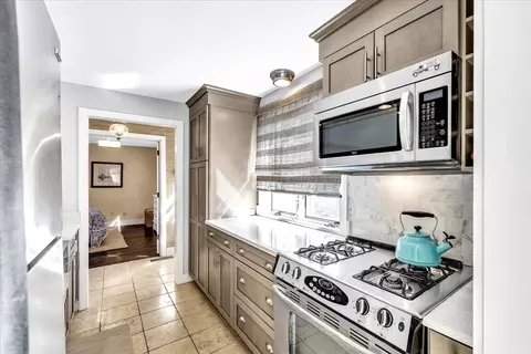 Kitchen - 6 Mashie Cir, Mashpee, MA 02649 photo 5 of 5