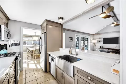 Kitchen - 6 Mashie Cir, Mashpee, MA 02649 photo 4 of 5