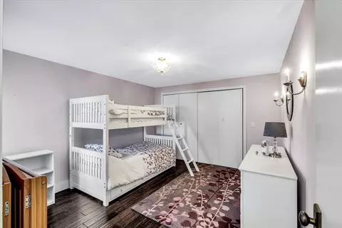 Bedroom - 6 Mashie Cir, Mashpee, MA 02649 photo 9 of 11