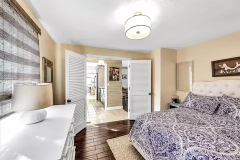Bedroom - 6 Mashie Cir, Mashpee, MA 02649 photo 3 of 11