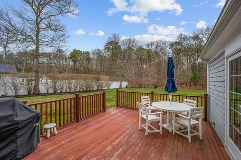 Exterior - 7 Sheffield Pl, Mashpee, MA 02649 photo 9 of 11