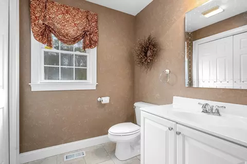 Bath - 7 Sheffield Pl, Mashpee, MA 02649 photo 3 of 3