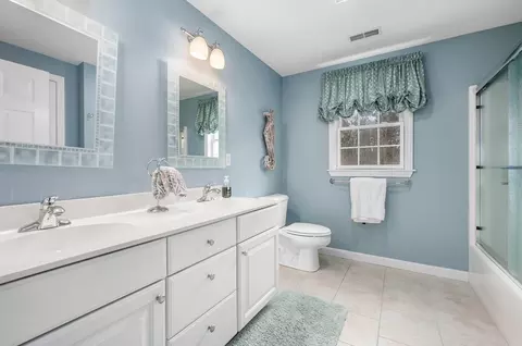 Bath - 7 Sheffield Pl, Mashpee, MA 02649 photo 2 of 3