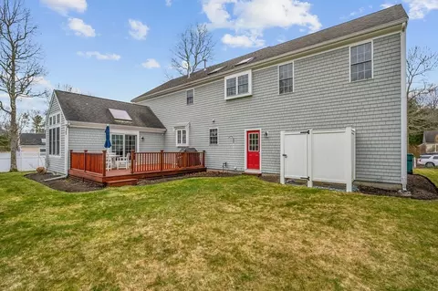Exterior - 7 Sheffield Pl, Mashpee, MA 02649 photo 7 of 11
