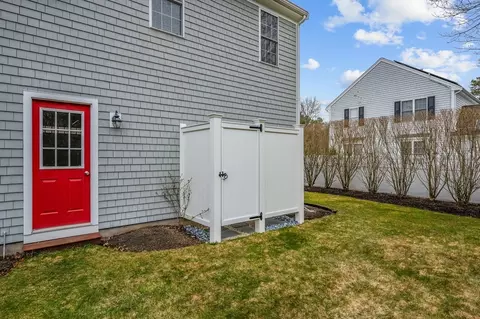 Exterior - 7 Sheffield Pl, Mashpee, MA 02649 photo 6 of 11