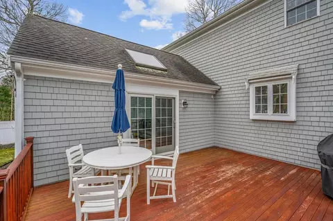 Exterior - 7 Sheffield Pl, Mashpee, MA 02649 photo 8 of 11