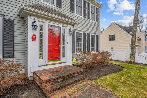 Exterior - 7 Sheffield Pl, Mashpee, MA 02649 photo 3 of 11