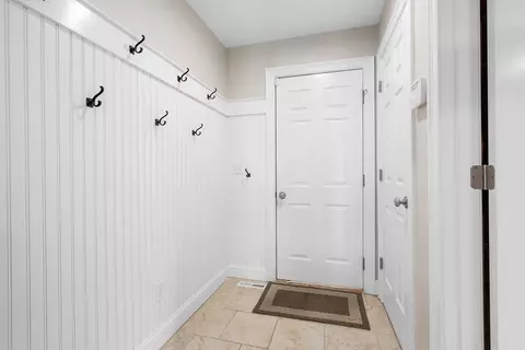 Entry Way - 7 Sheffield Pl, Mashpee, MA 02649 photo 3 of 3