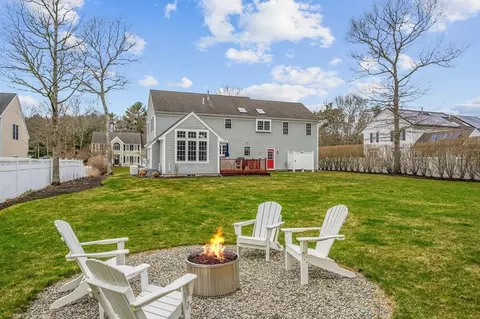 Exterior - 7 Sheffield Pl, Mashpee, MA 02649 photo 4 of 11